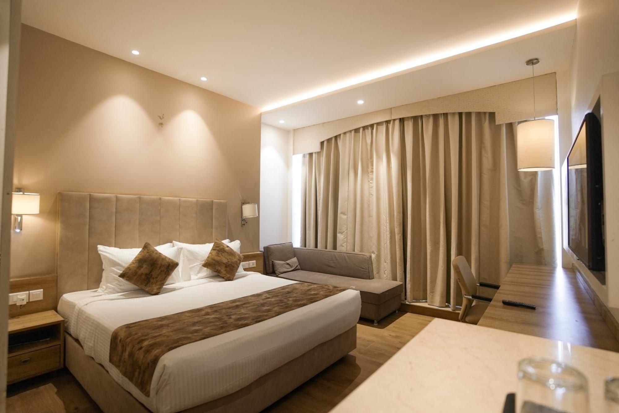 Celebrant Hotel Varanasi Exterior foto